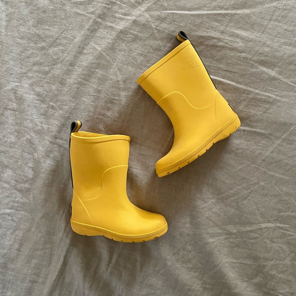 Yellow totes lightweight rain boots 7-8T